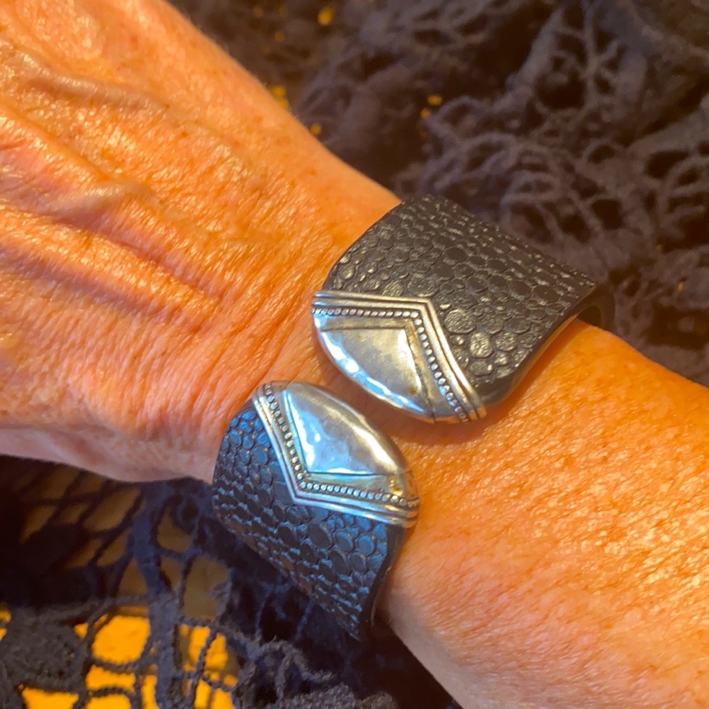 ‼️ SILPADA STINGRAY STERLING SILVER & LEATHER BRACELET ‼️